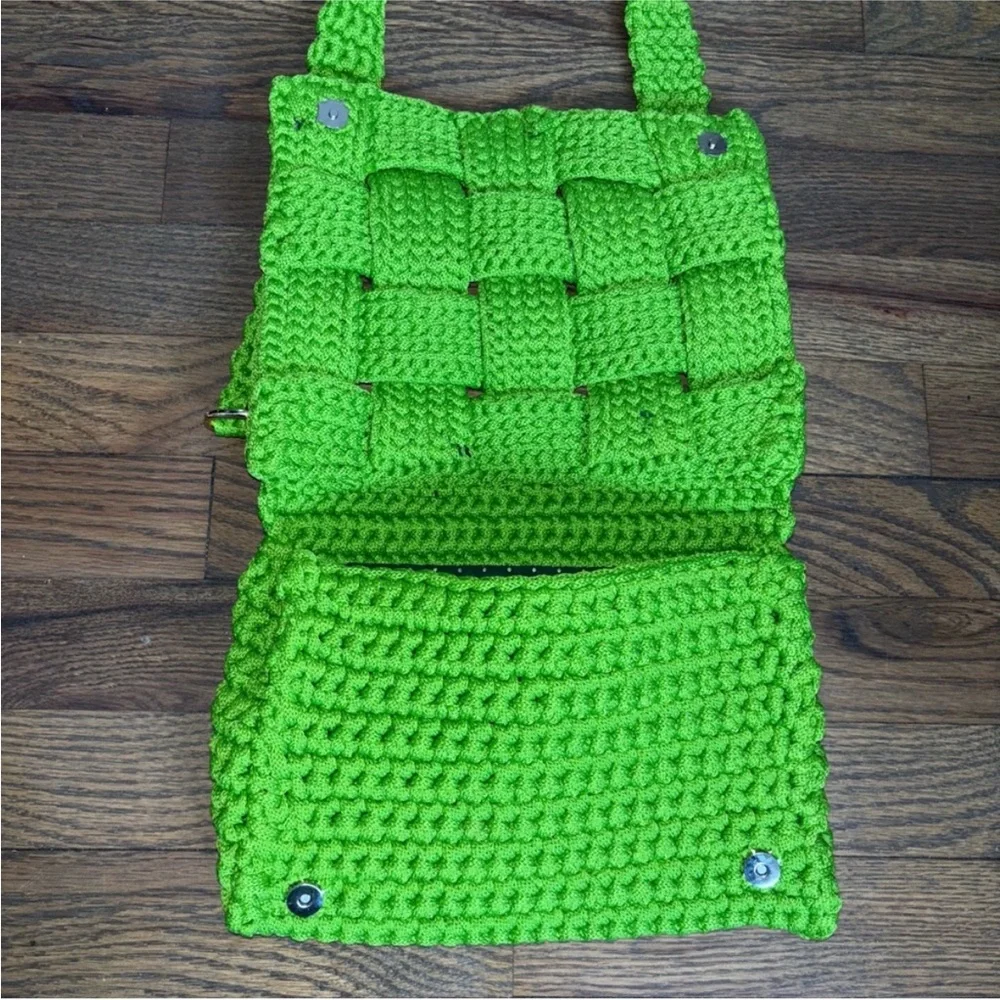 Handmade Women's Crochet Shoulder Bag with Woven Texture - Picture 6 of 8